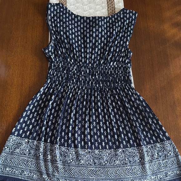 Max Studio Navy  and White Patterned sleeveless top Medium - Picture 6 of 7